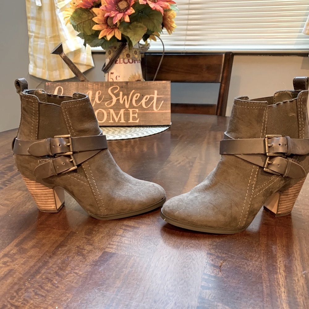 Crown Vintage taupe suede booties